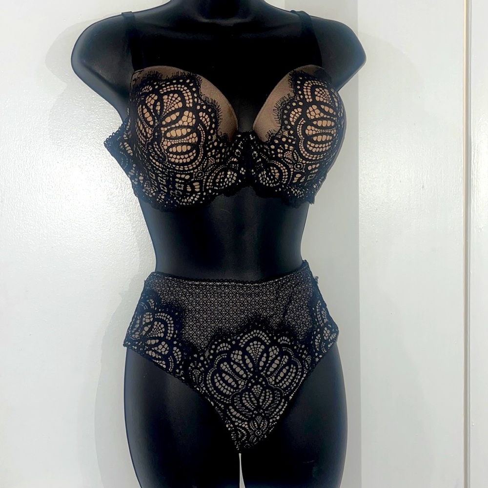 Dream Angels lined Demi  bra set with matching 2 pair underwear sz M bra NWOT